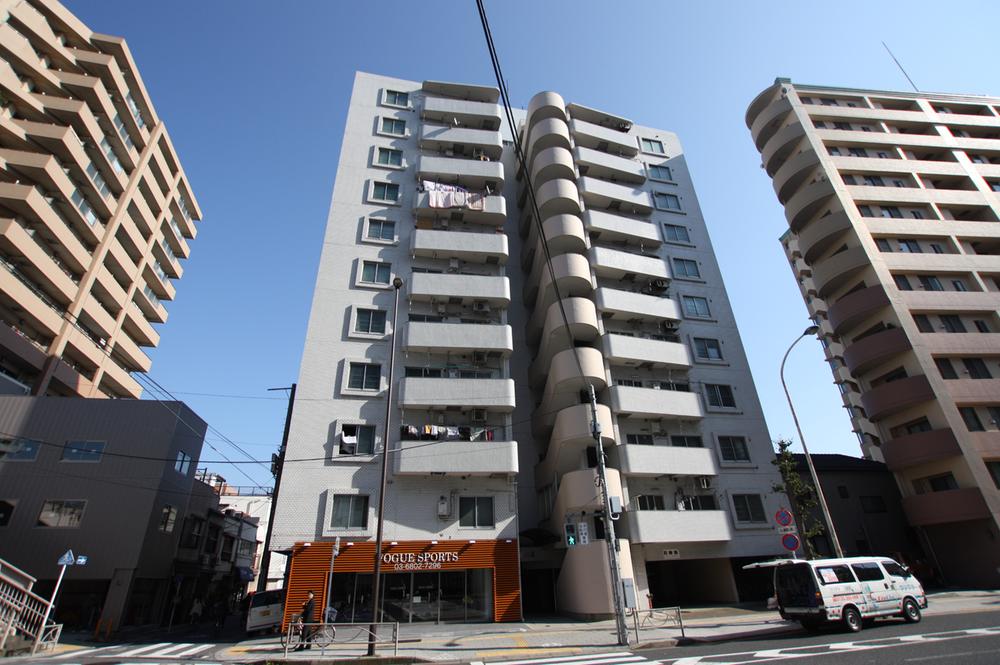 Local appearance photo. Big Terminal Station within walking distance