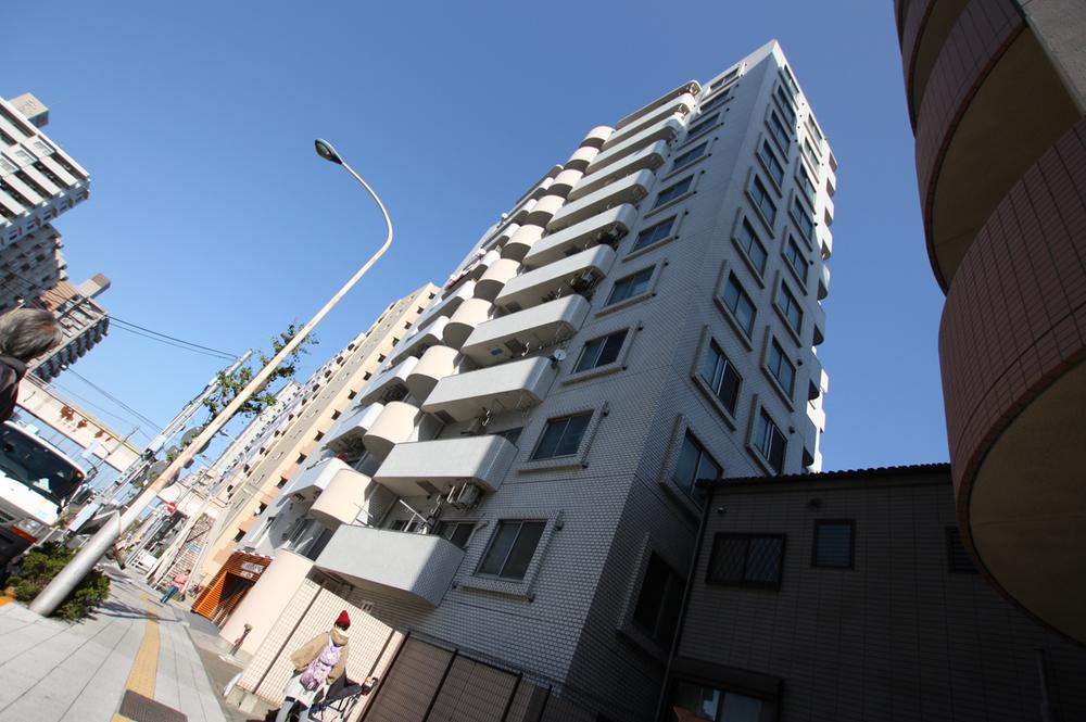 Local appearance photo. Original specification using natural solid wood flooring