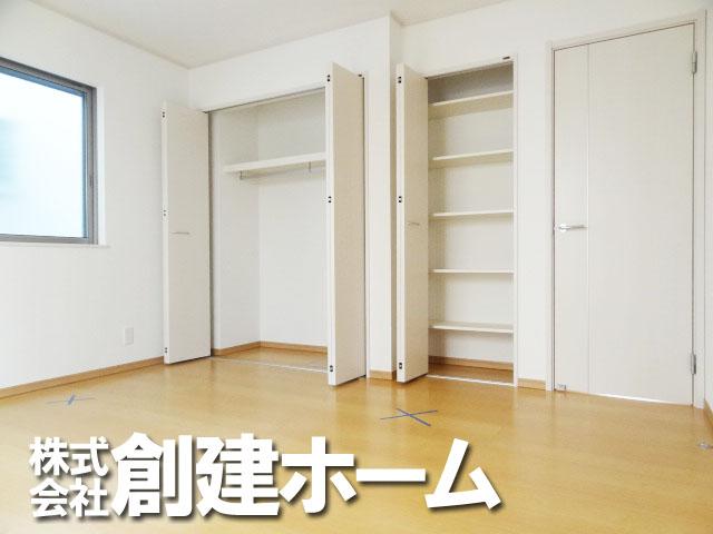 Non-living room. Of storage in all rooms, Storage is abundant Floor. And or there is a shelf, It is designed with a minor concern