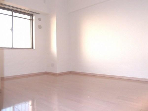 Non-living room. About 7.1 Pledge of spread of Western-style!