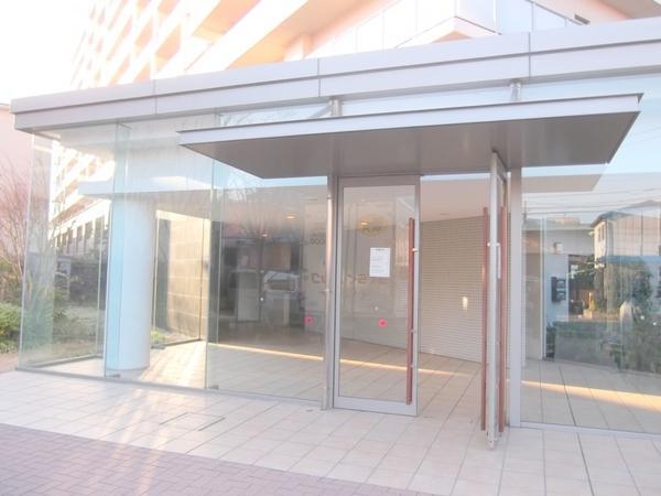 Entrance. Consideration in crime prevention in the auto-lock!