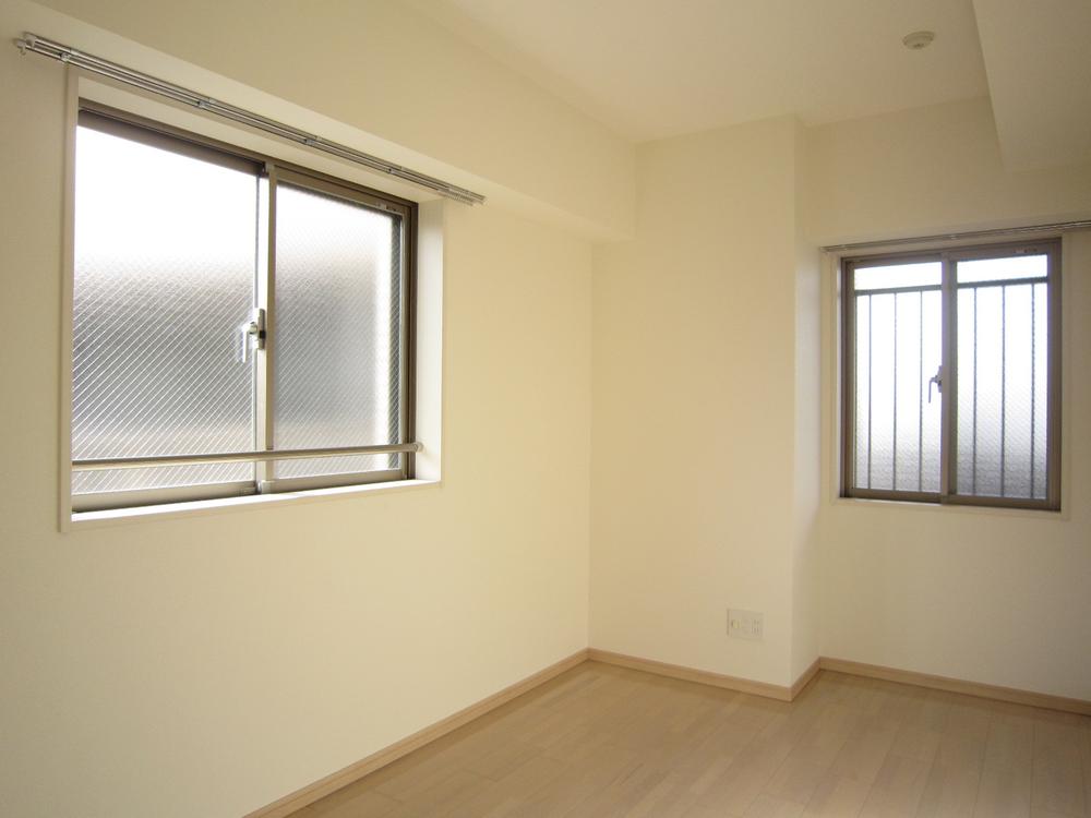 Non-living room. Indoor (11 May 2013) Shooting