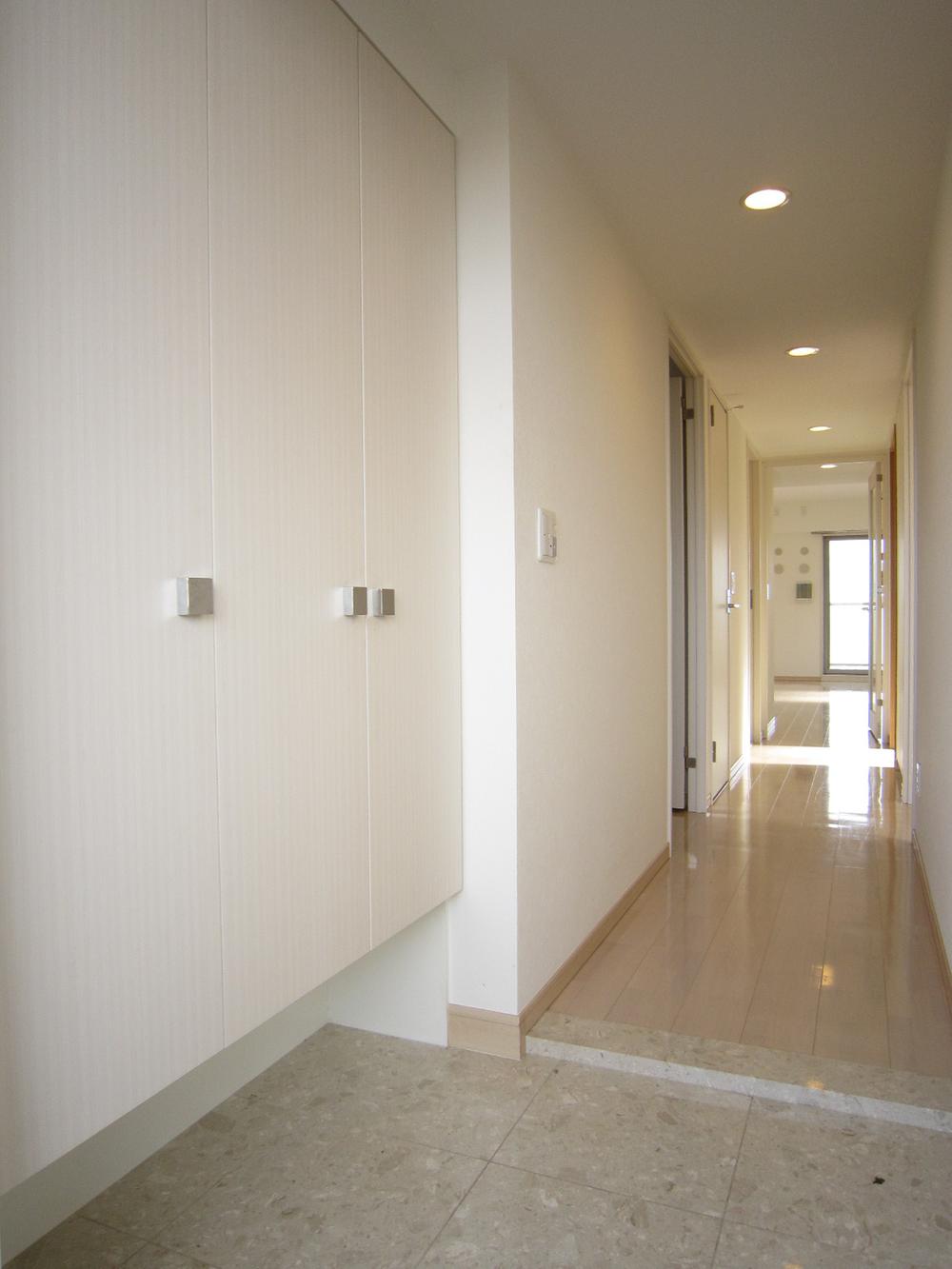 Entrance. Local (11 May 2013) Shooting