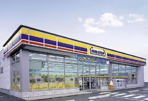 Convenience store. MINISTOP up (convenience store) 177m