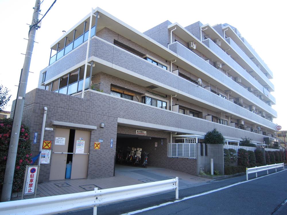 Local appearance photo. Local (12 May 2013) Shooting