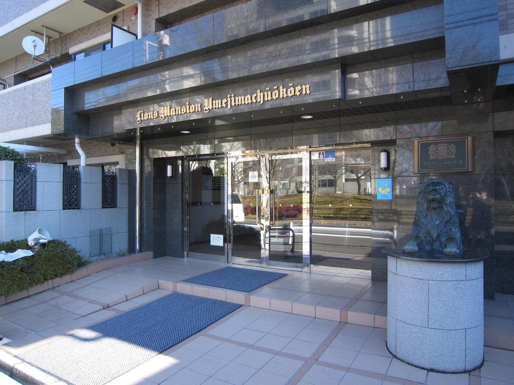 Entrance. Common areas