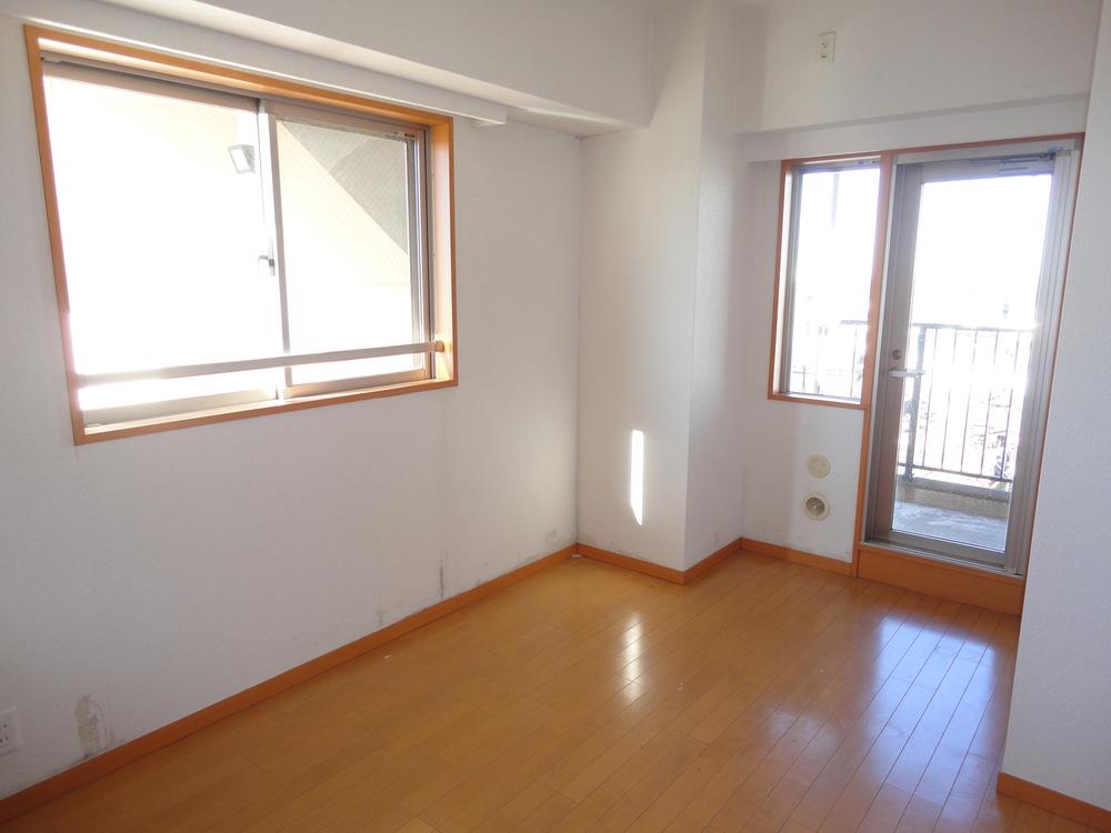 Non-living room. Indoor (12 May 2013) Shooting