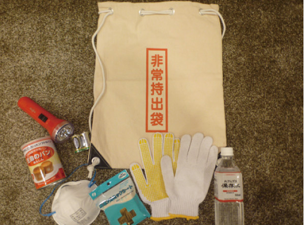 earthquake ・ Disaster-prevention measures.  [Disaster prevention Luc ・ Disaster prevention equipment] We will be given the disaster prevention backpack to each household at the time of your delivery. Luc flame-retardant processing has been performed, Disaster save for drinking water, Canned bread that can be long-term storage, Cotton work gloves to dust mask, Compact size of the siren with radio light (with battery), Rescue sheet that can be used as an alternative to the blanket and overcoat because of the cold weather effect, It is lots of 7-piece set. (Same specifications) ※ The contents are subject to change.