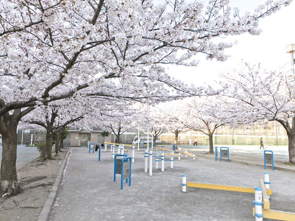 Surrounding environment. Senju sports park (about 360m ・ A 5-minute walk ・ Bicycle about 2 minutes)