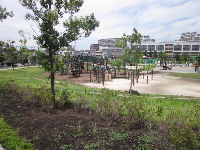 park. 230m until Nitta Sakura Park