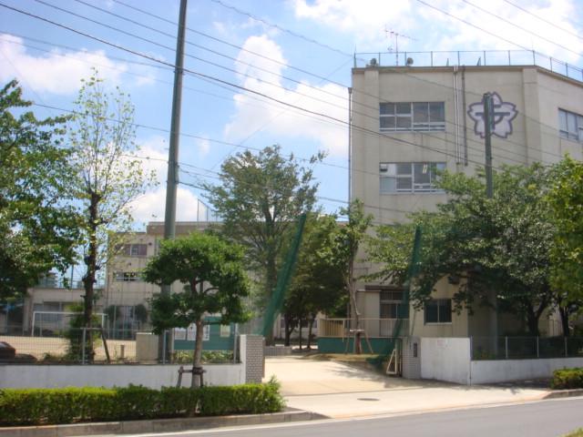 Junior high school. 600m to Adachi Ward Uwanumata Junior High School