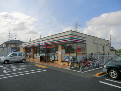 Convenience store. Seven-Eleven (convenience store) to 400m