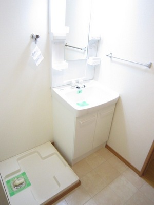 Washroom. Wash basin in dressing room ・ Laundry Area Available