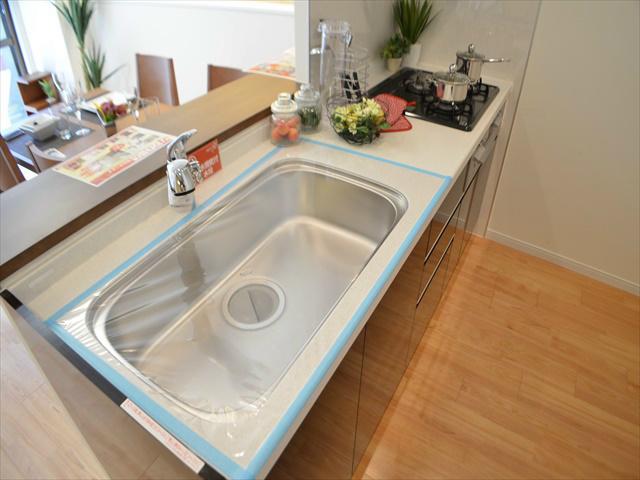 Kitchen. Dishes while watching the state of the living