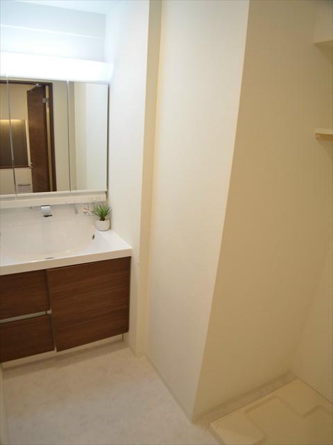 Wash basin, toilet. Washing machine Storage There is also a shelf at the top