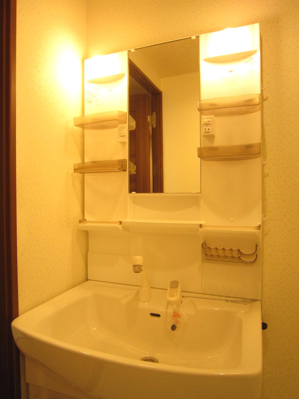 Wash basin, toilet. Indoor (10 May 2013) Shooting