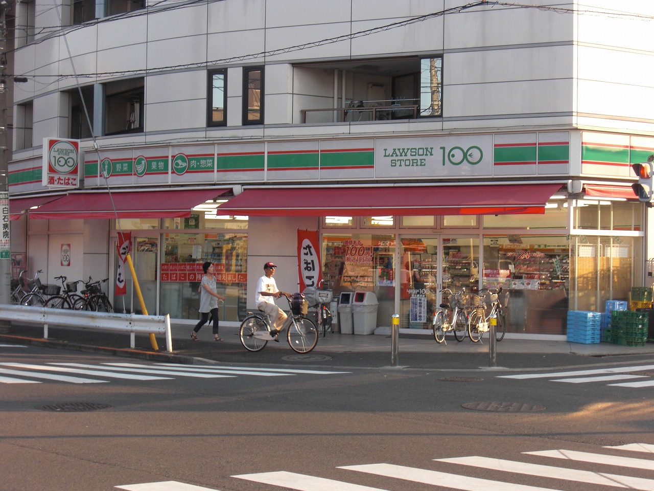 Convenience store. STORE100 Adachi Shikahama store up (convenience store) 70m