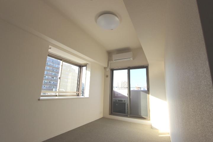 Non-living room. Lighting installed in each room (2013 October shooting)