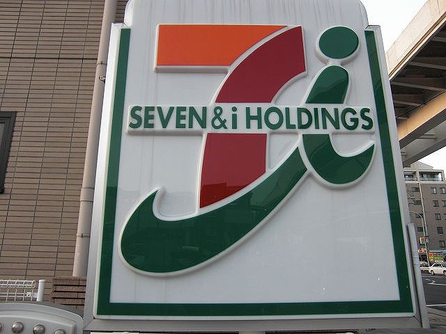 Convenience store. Seven-Eleven Adachi Shikahama 2-chome up (convenience store) 382m