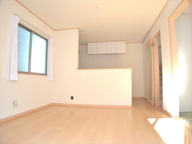 Living. Mimamore the state of the living