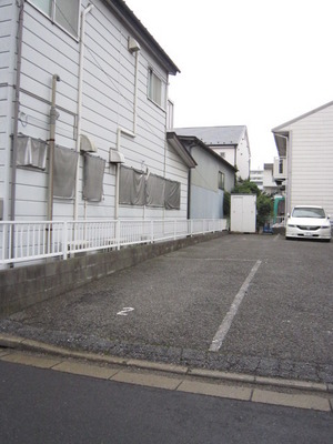 Parking lot. On-site parking per month 10500 yen