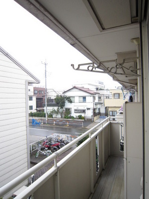 Balcony. Washing clothes fully equipped to the top