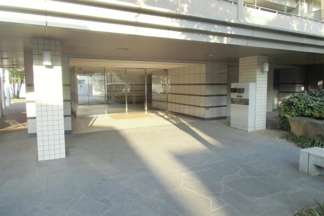 Entrance. Common areas