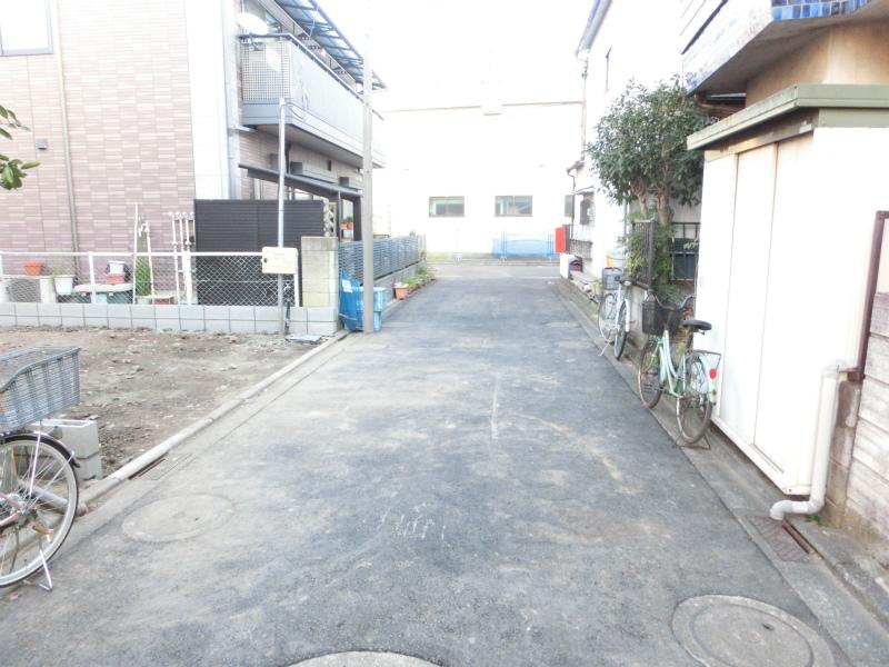 Local photos, including front road. Local (12 May 2013) Shooting