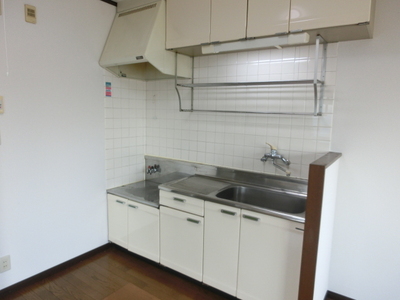 Kitchen. Gas stove can be installed kitchen