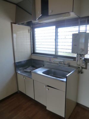 Kitchen. Two-burner gas stove installation Allowed