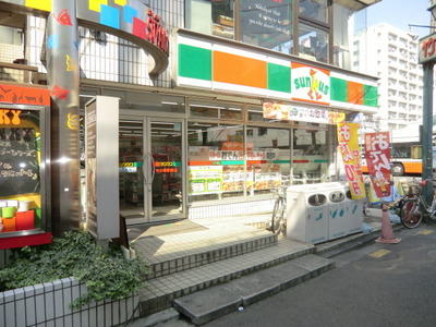 Convenience store. 1100m until Thanksgiving (convenience store)