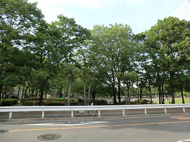 park. 160m and the big square to Yazaike park, There is also a play is children playground equipment. Bloom cherry blossoms in spring, Guests can also enjoy a stroll through the four seasons.
