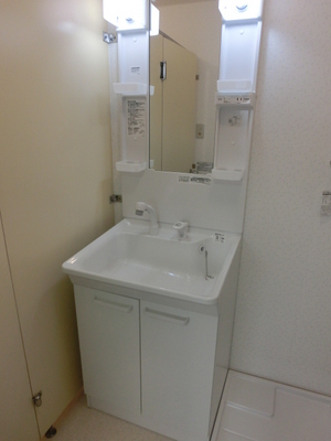 Washroom. Independent wash basin equipped to dressing room