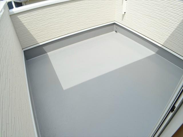 Balcony. 4.5 Pledge large balcony of