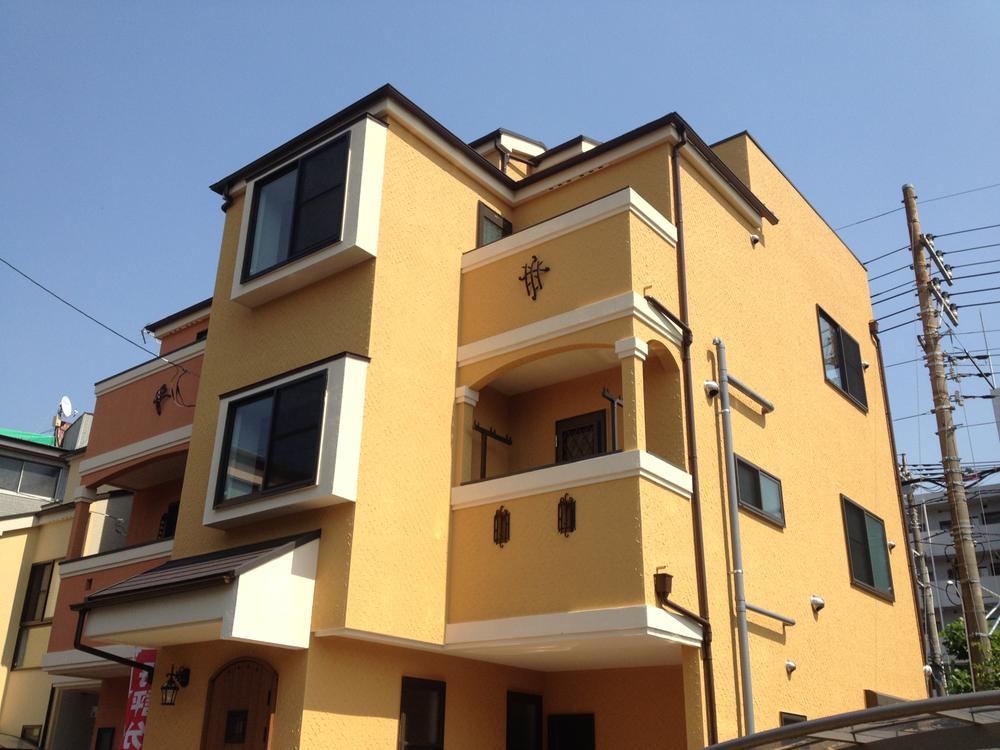 Same specifications photos (appearance). It will be the appearance of the same specification. Appearance in the image of the south of France, Provence region. There is a very friendly atmosphere. There are close to completion Property, You can see the appearance. 