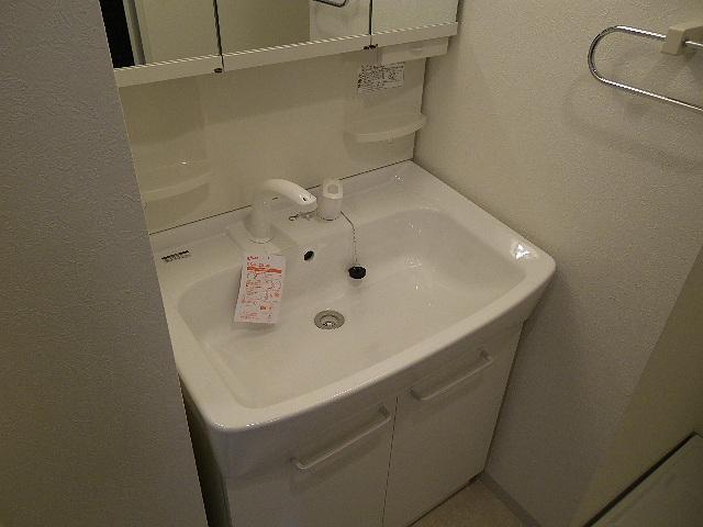 Washroom. Shampoo dresser ☆ 