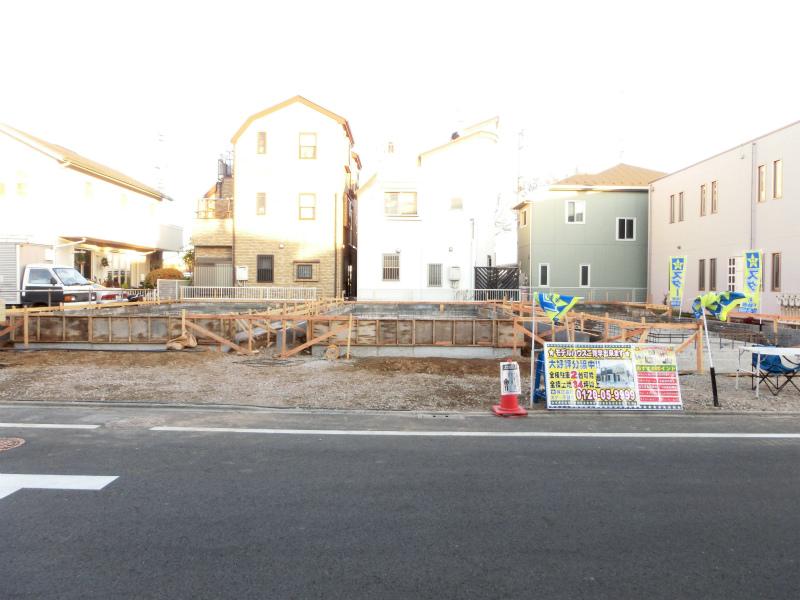 Local photos, including front road. Local (12 May 2013) Shooting