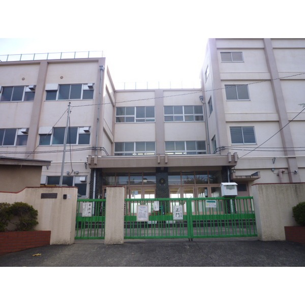 Primary school. 198m to Adachi Ward Mutsuki elementary school (elementary school)