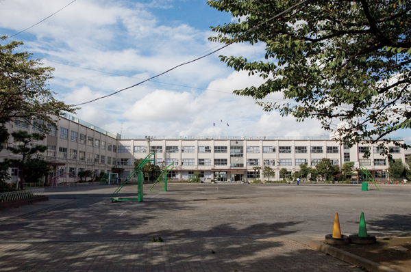 "Ward Takano Elementary School" (a 5-minute walk / About 370m)