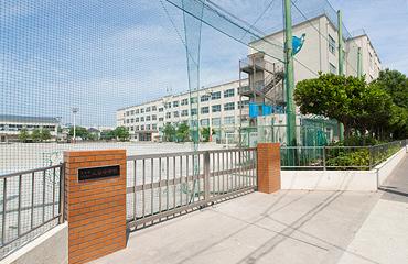 Junior high school. Iriya 600m until junior high school