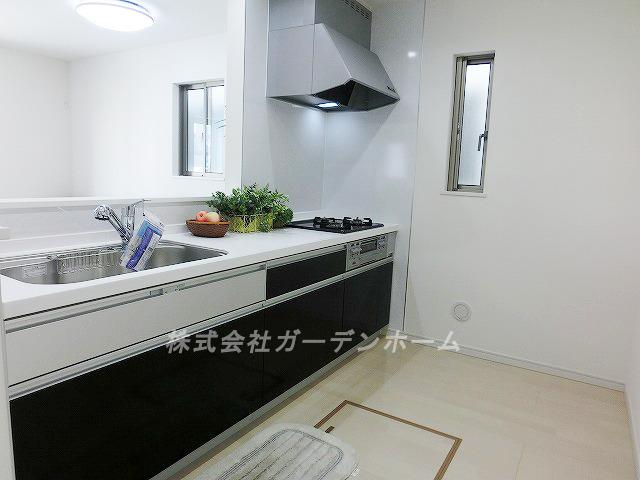 Model house photo. Glad to wife popularity of the system kitchen !! (model house)