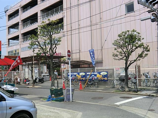 Home center. (Ltd.) to Shimachu Co., Ltd. Oyata shop 611m