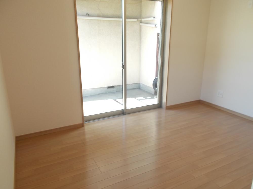 Same specifications photos (Other introspection). Sunshine in a lot of the rooms date is not needed light