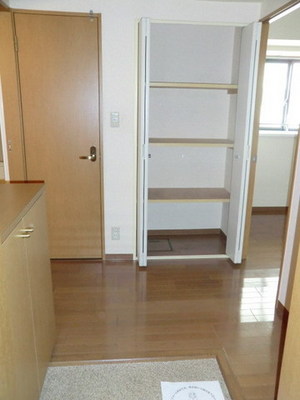 Entrance. Spacious entrance ・ Storage Yes