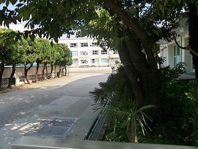 Primary school. HigashiFuchie until elementary school 447m