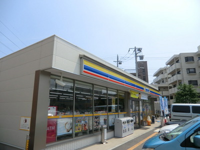 Convenience store. MINISTOP up (convenience store) 450m