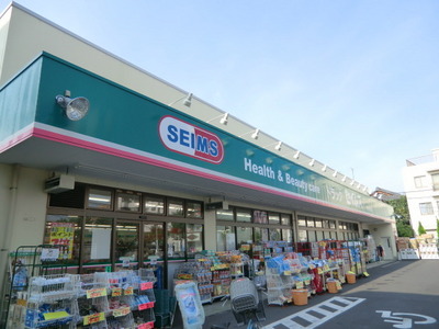 Dorakkusutoa. Seimusu (drugstore) to 350m