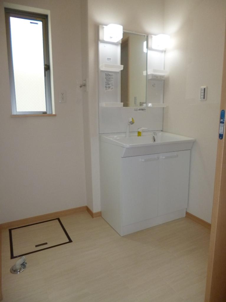 Wash basin, toilet. Convenient wash room of the conductor in 2WAY