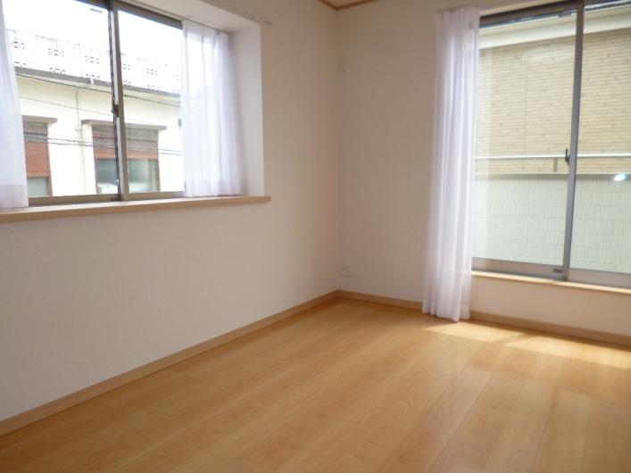 Non-living room. Day is good