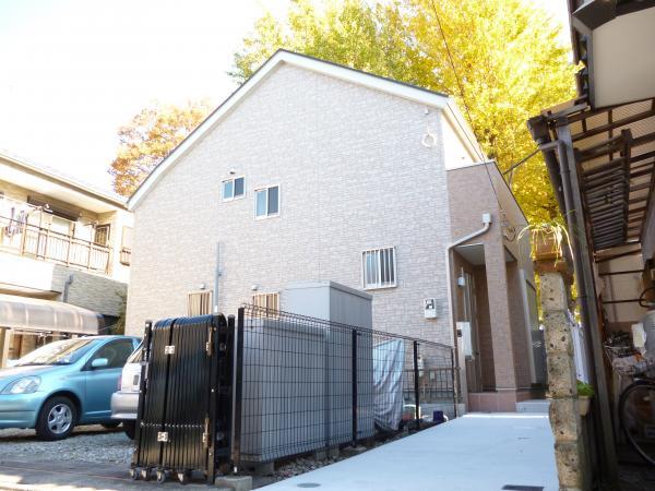 Local appearance photo. Local (11 May 2013) Shooting